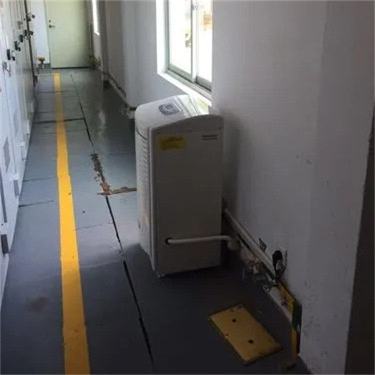 三亚连雨天怎解决潮湿？安排杭州井泉环保科技有限公司生产的杭井牌：HJ-8480H 380V／50Hz 除湿量480升／天去湿抽湿机来控湿